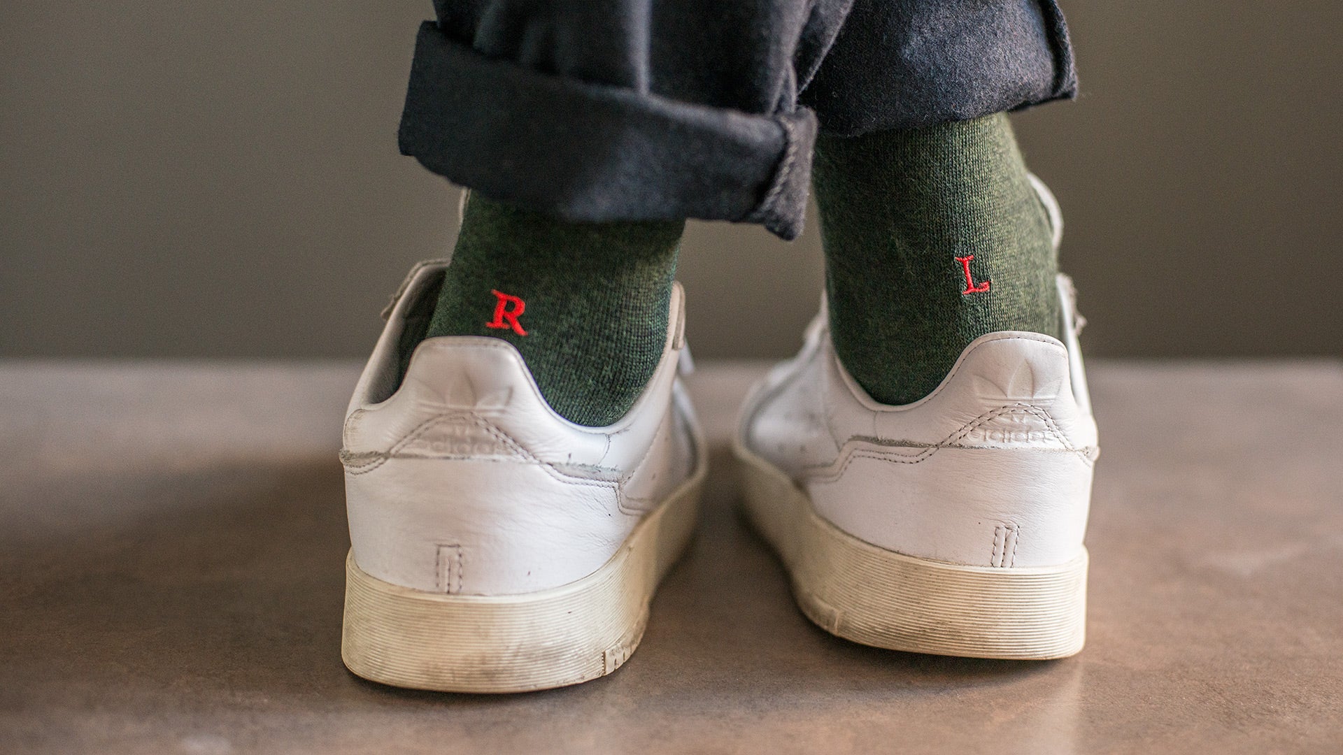 Chaussettes homme en coton extensible | Vertes avec initiales rouges brodées | Taille 40/45 | Longueur genou