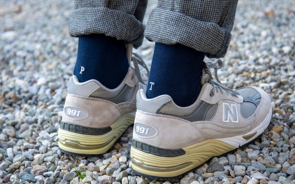 Chaussettes homme en coton extensible | Bleues avec initiales brodées grises | Taille 40/45 | Longueur genou