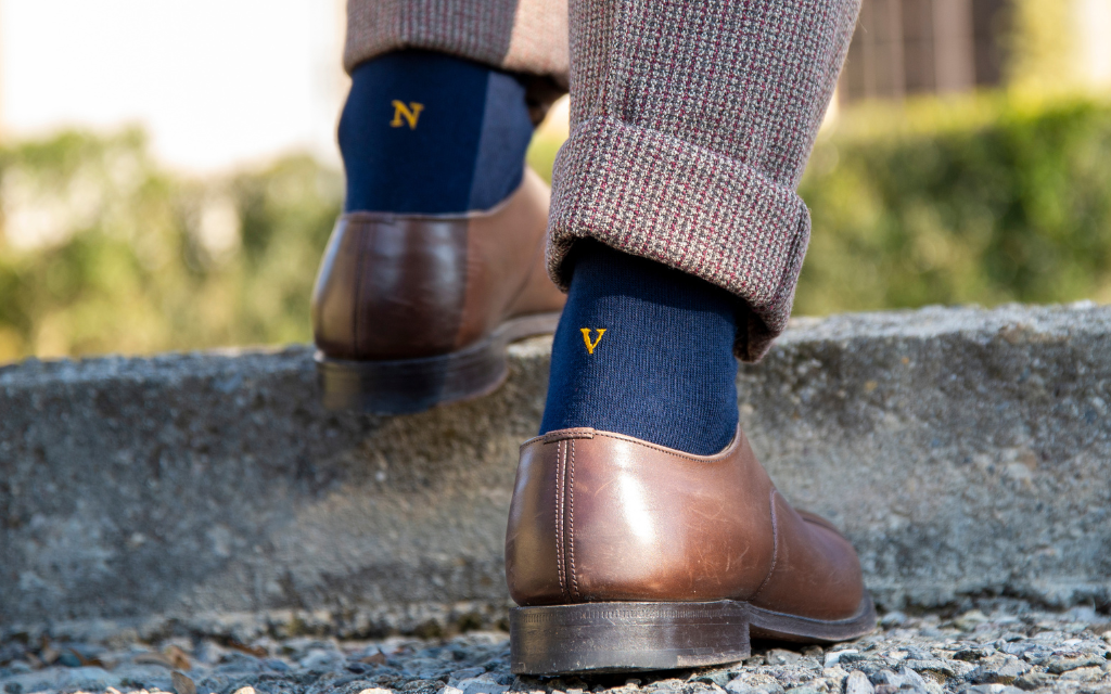 Chaussettes homme en coton extensible | Bleues avec initiales brodées et moutarde | Taille 40/45 | Longueur genou