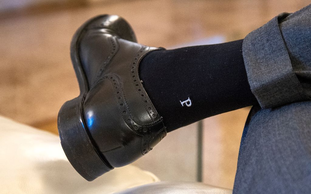 Chaussettes extensibles en laine écossaise pour homme | Noires avec initiales brodées grises | Taille 40/45 | Longueur genou