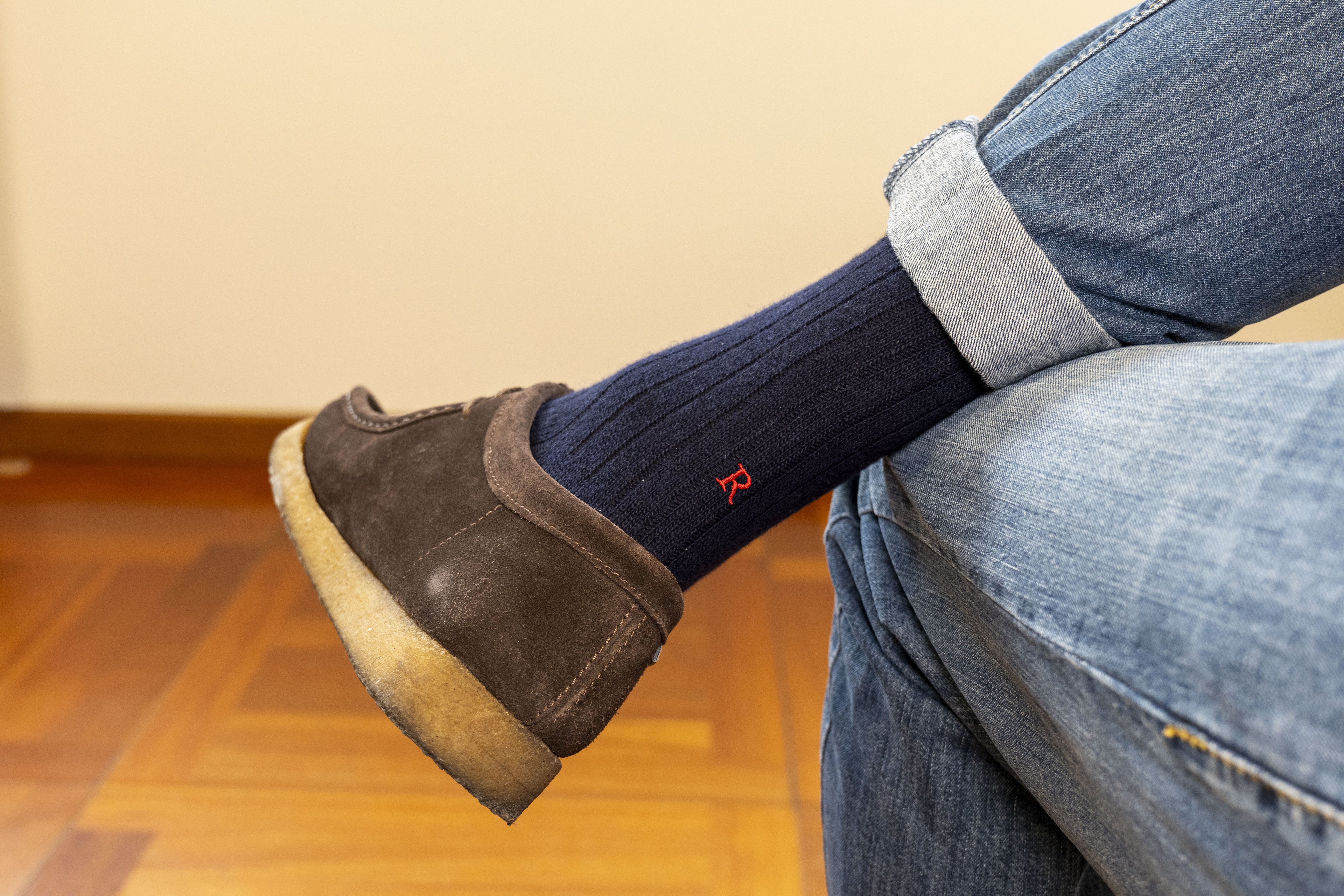 Calze Uomo Cashmere Blend | Blu iniziali Ricamate Rosse | Lunghezza Ginocchio