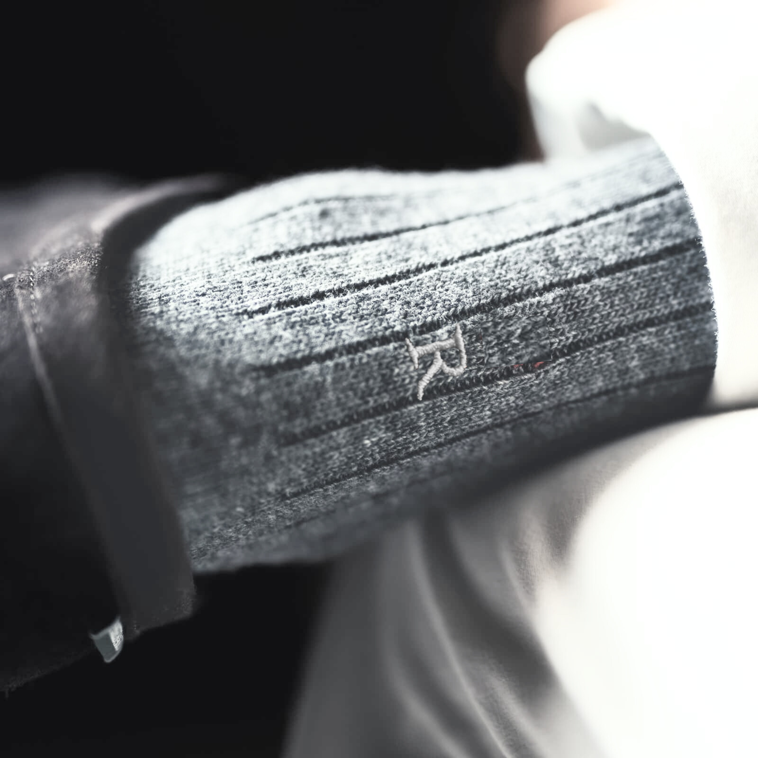 Calze Uomo Cashmere Blend | Grigio iniziali Ricamate Grigie | Lunghezza Ginocchio