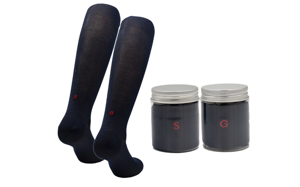 Calze blu navy uomo personalizzate con iniziali ricamate rosse – Individual Socks