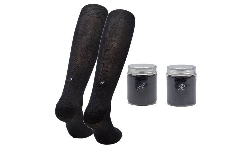 Chaussettes extensibles en laine écossaise pour homme | Noires avec initiales brodées en cursive grise | Taille 40/45 | Longueur genou