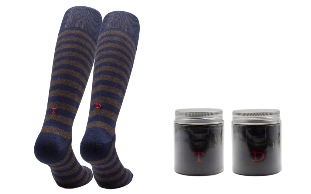 Chaussettes en coton extensible pour homme | Rayures bleues et marron avec initiales brodées en rouge | Taille 40/45 | Longueur genou