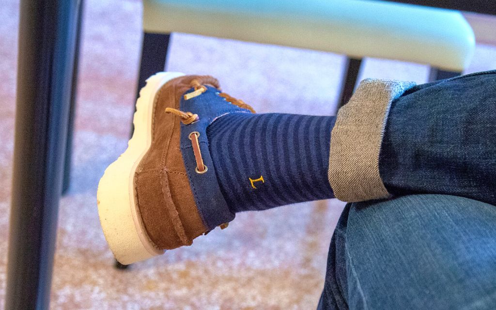 Chaussettes homme en coton extensible | Rayures bleu denim avec initiales brodées | Taille 40/45 | Longueur genou