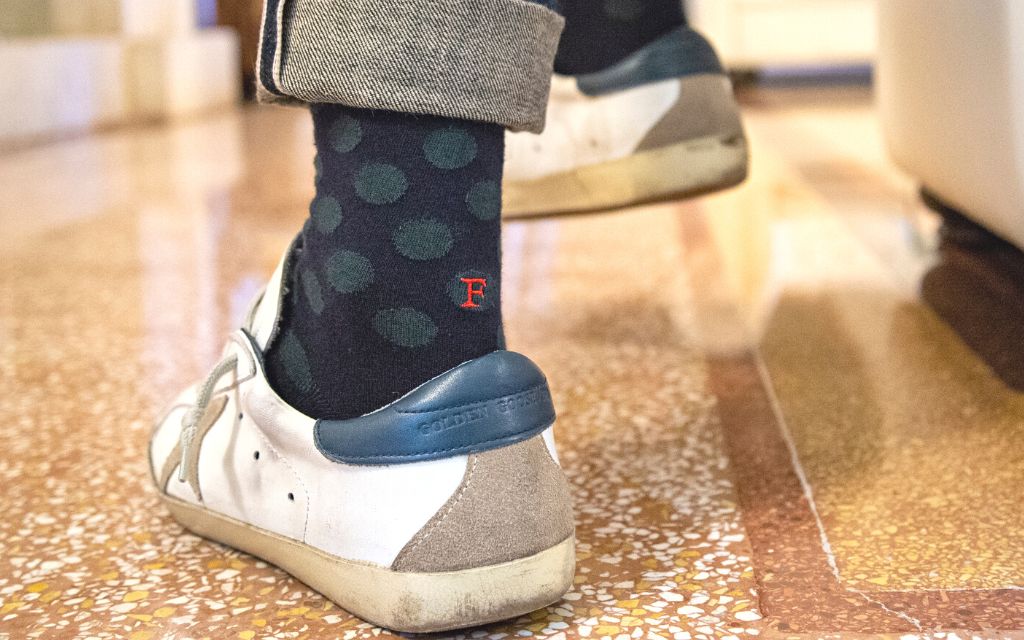 Chaussettes homme en coton extensible | Pois verts avec initiales rouges brodées | Taille 40/45 | Longueur genou