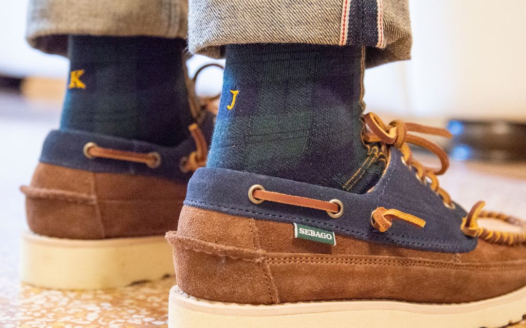 Chaussettes homme en coton extensible | Initiales brodées à carreaux moutarde | Taille 40/45 | Longueur genou