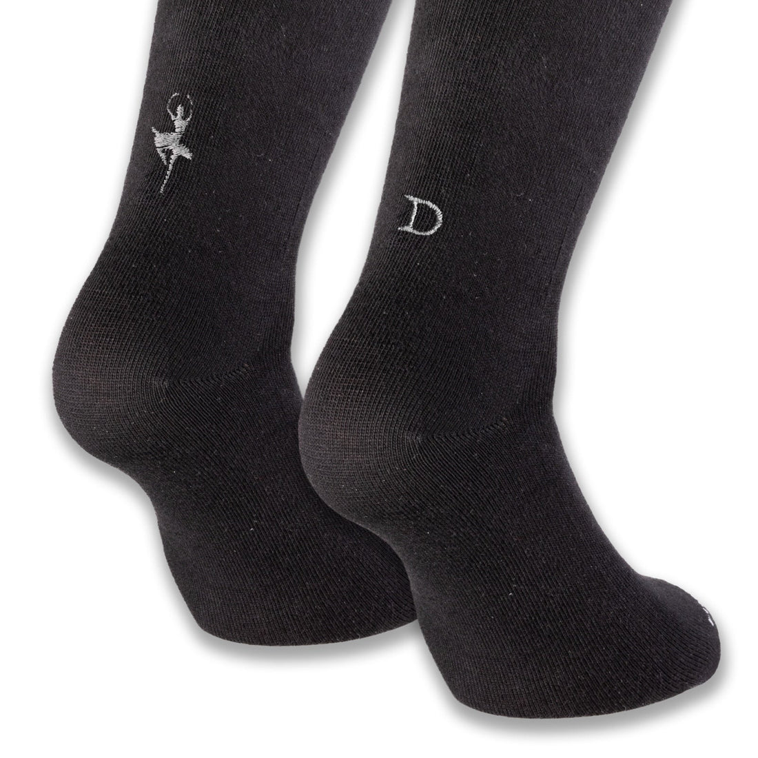 regalo per chi ama la danza: calze nere Individual Socks con la ballerina ricamata in argento su una calza e l'iniziale sull'altra, viste da dietro