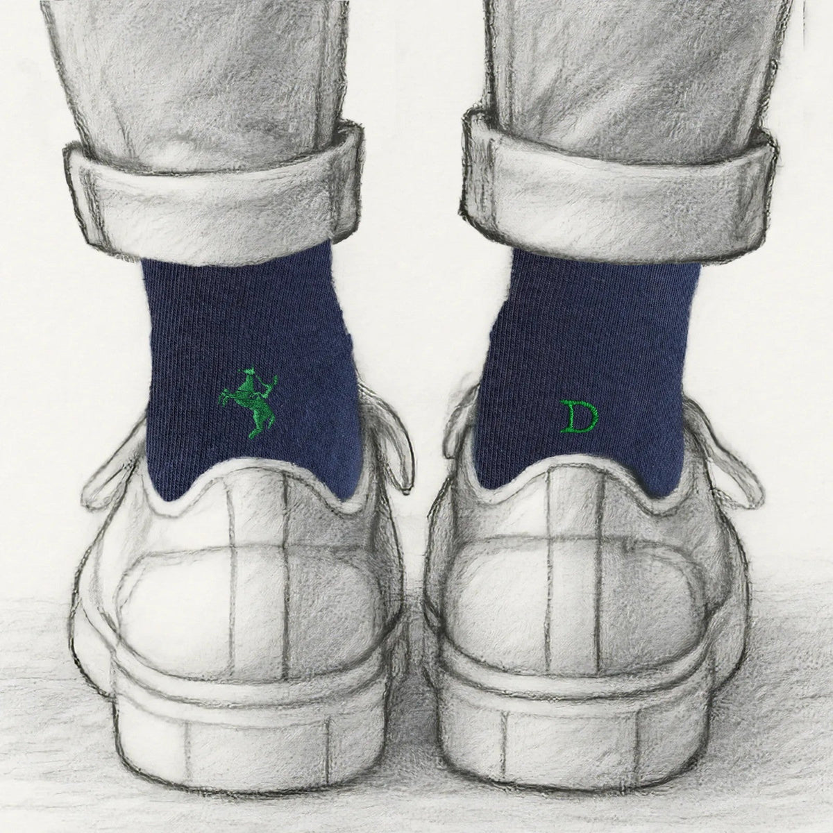 regalo per chi va a cavallo: calze blu Individual Socks con il fantino ricamato in verde su una calza e l'iniziale sull'altra