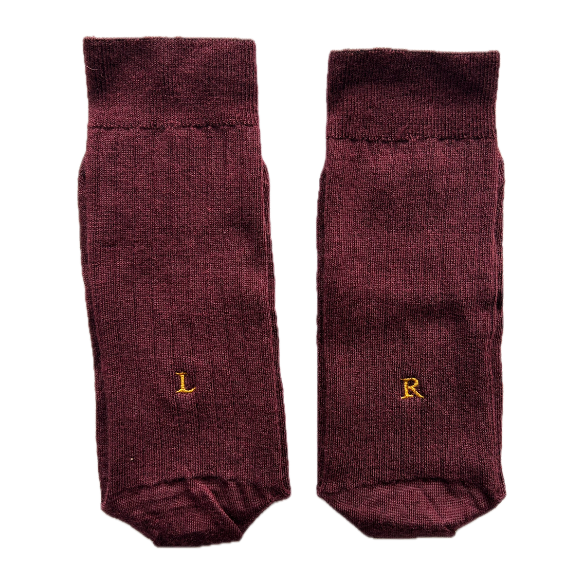 Calze bordeaux da uomo in lana merino con le iniziali ricamate in senape, Individual Socks