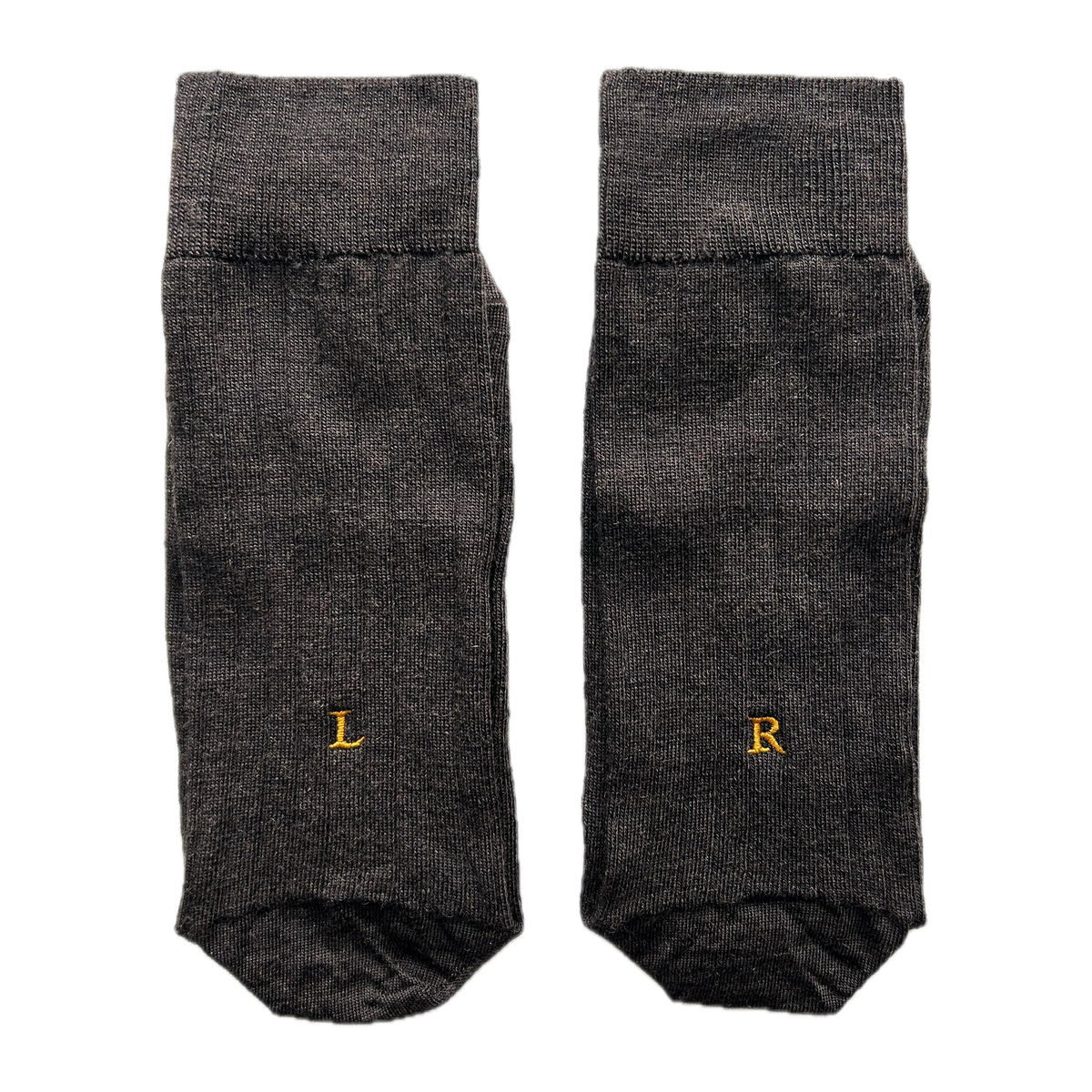 Calze marroni da uomo in lana merino con le iniziali ricamate in senape, Individual Socks