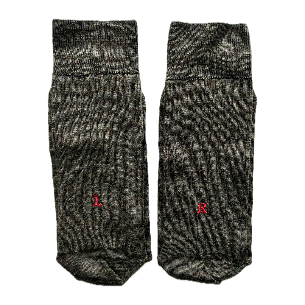 Calze verde melange da uomo in lana merino con le iniziali ricamate in rosso, Individual Socks