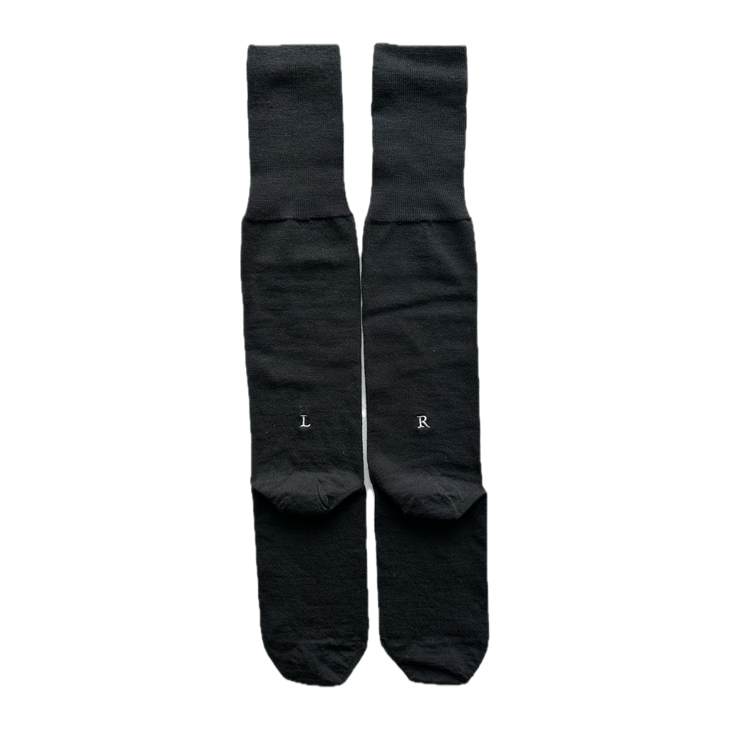 Calze nere da uomo in lana merino con le iniziali ricamate in grigio chiaro, Individual Socks