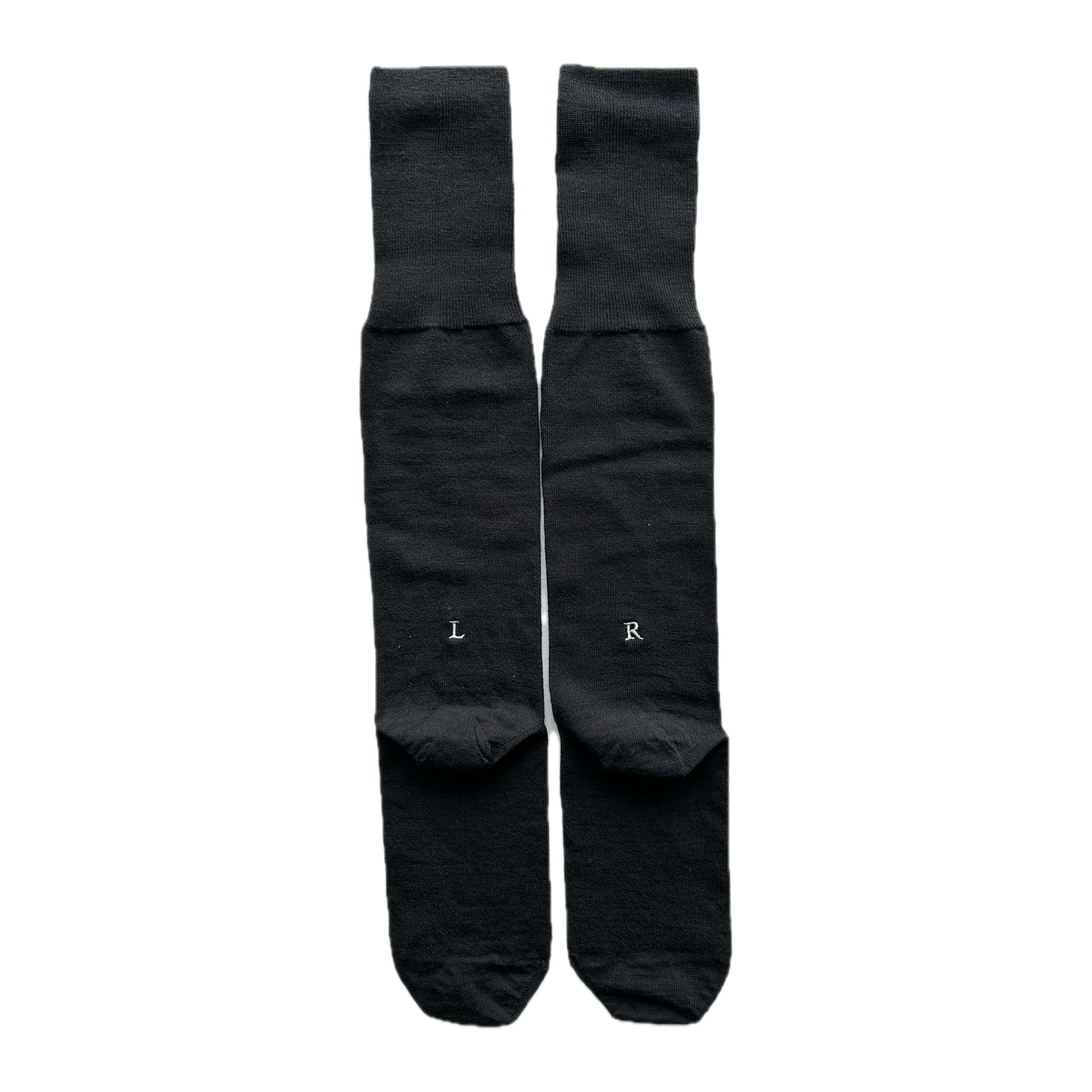 Calze nere da uomo in lana merino con le iniziali ricamate in grigio chiaro, Individual Socks