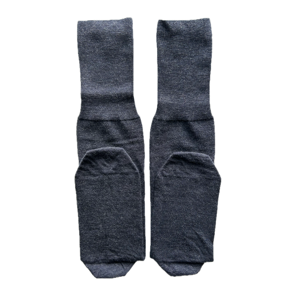 Calze blu da uomo in lana merino con le iniziali ricamate in senape, Individual Socks