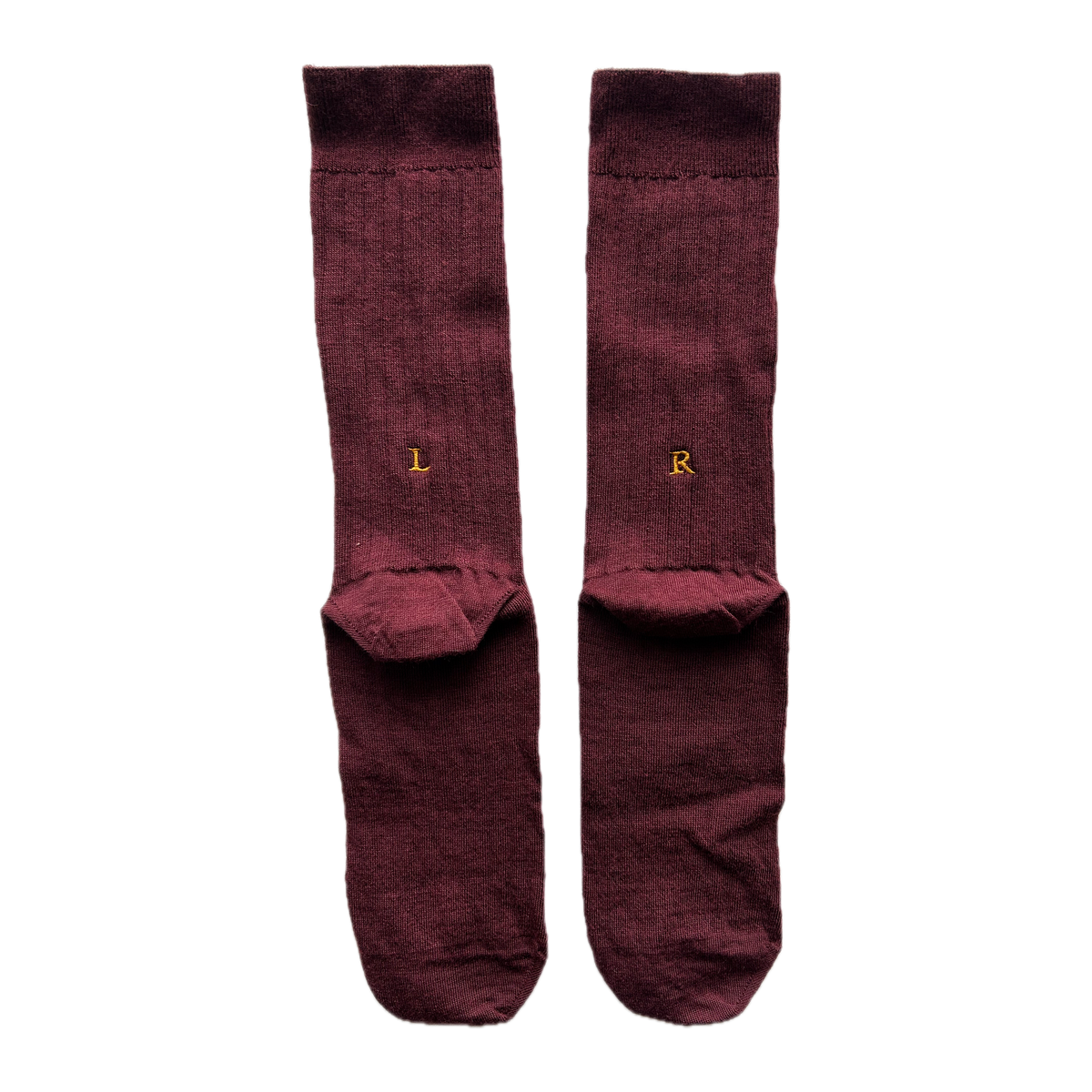 Calze bordeaux da uomo in lana merino con le iniziali ricamate in senape, Individual Socks