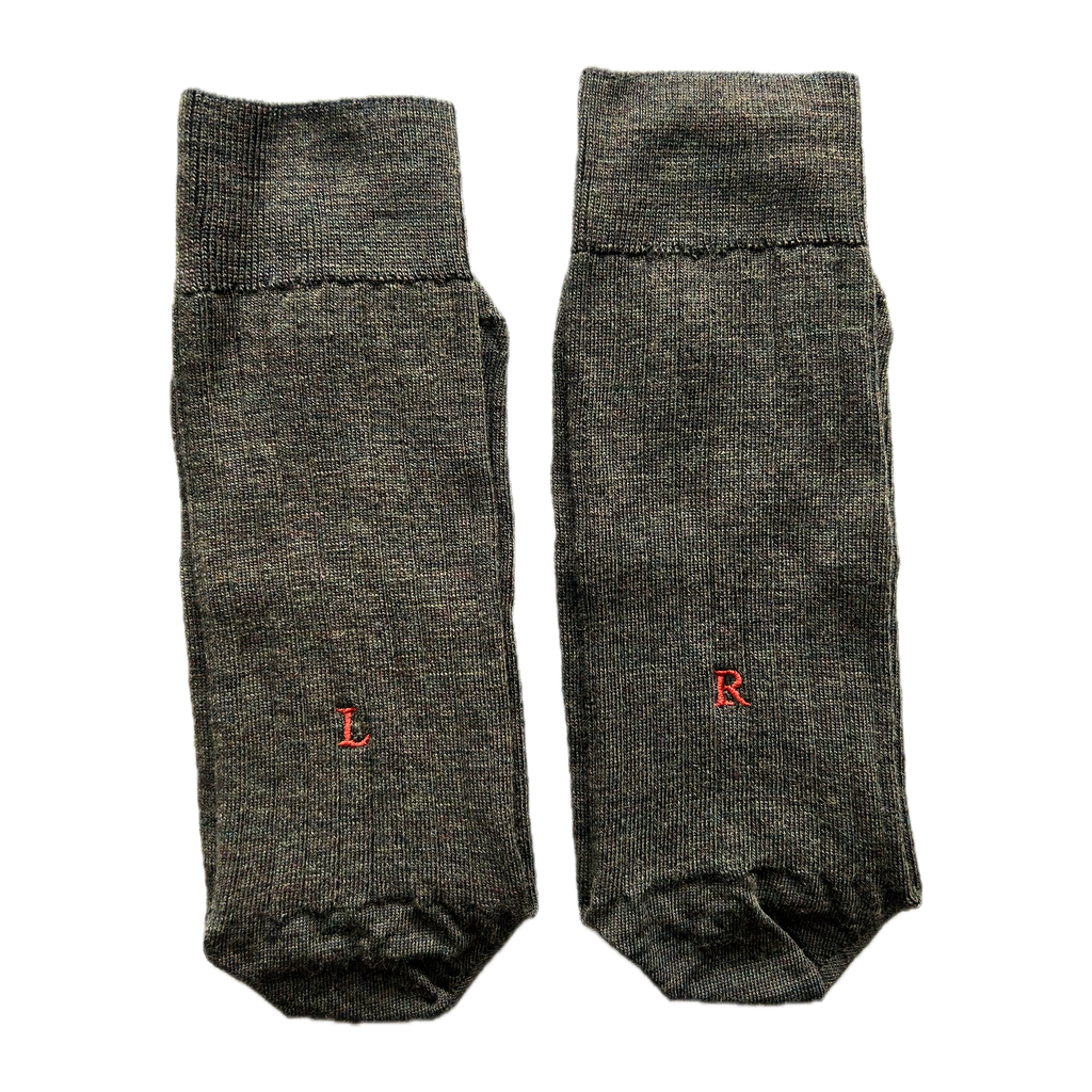 Calze verde melange da uomo in lana merino con le iniziali ricamate in rosso, Individual Socks