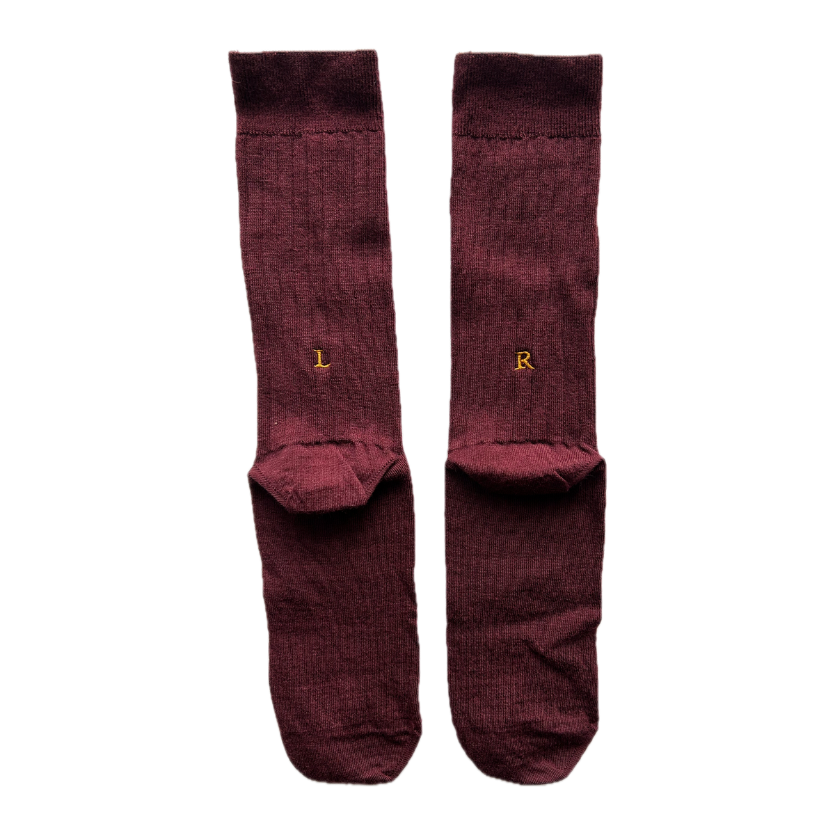 Calze bordeaux da uomo in lana merino con le iniziali ricamate in senape, Individual Socks