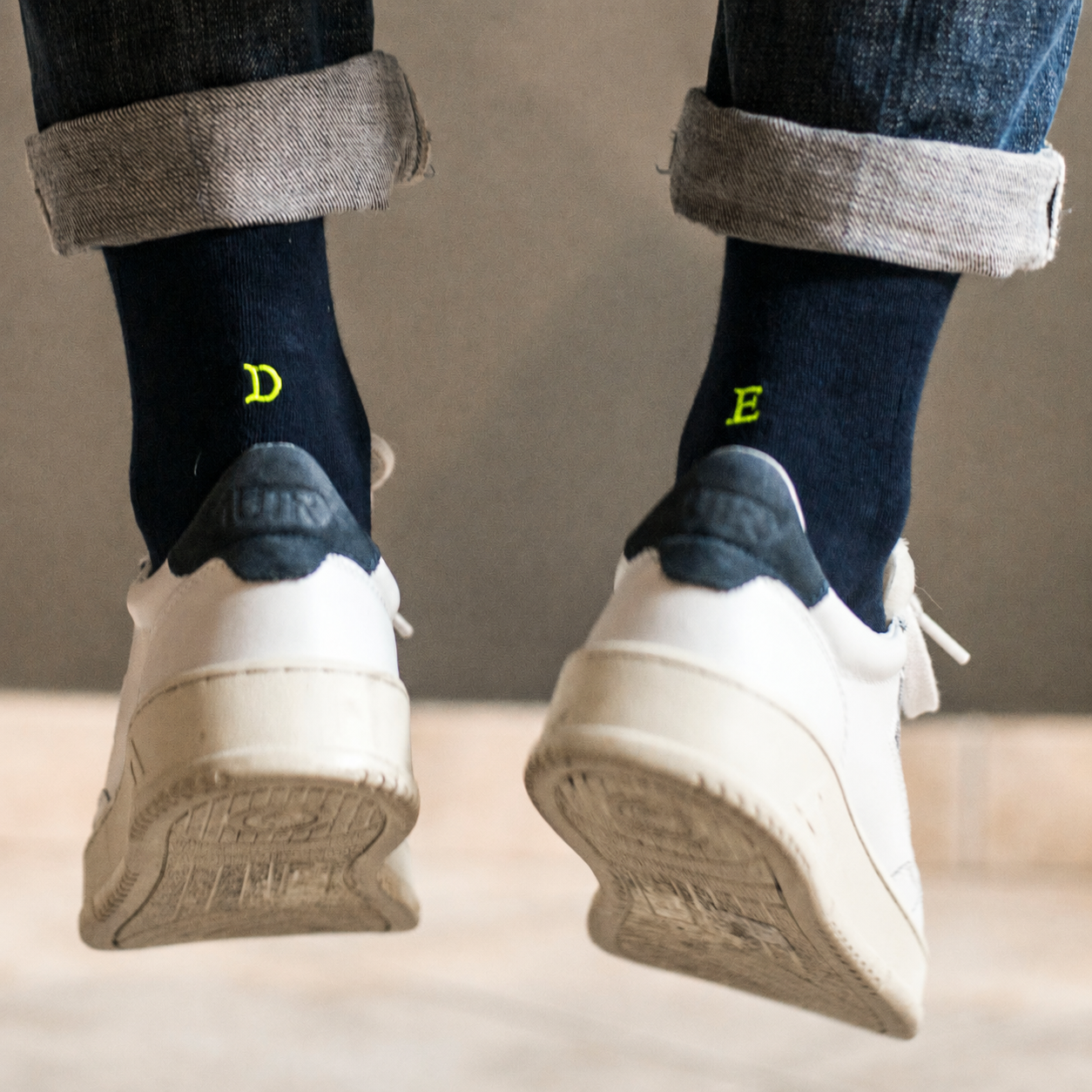 Calze Blu Uomo iniziali Giallo Fluo - Cotone Stretch - Taglia 40/45 - 136  - ATTENZIONE!!! Se non trovi la tua lettera scegli "OTHER LETTERS" e scrivi le lettere che vuoi nelle note cliccando "AGGIUNGI NOTA" nel check out .
