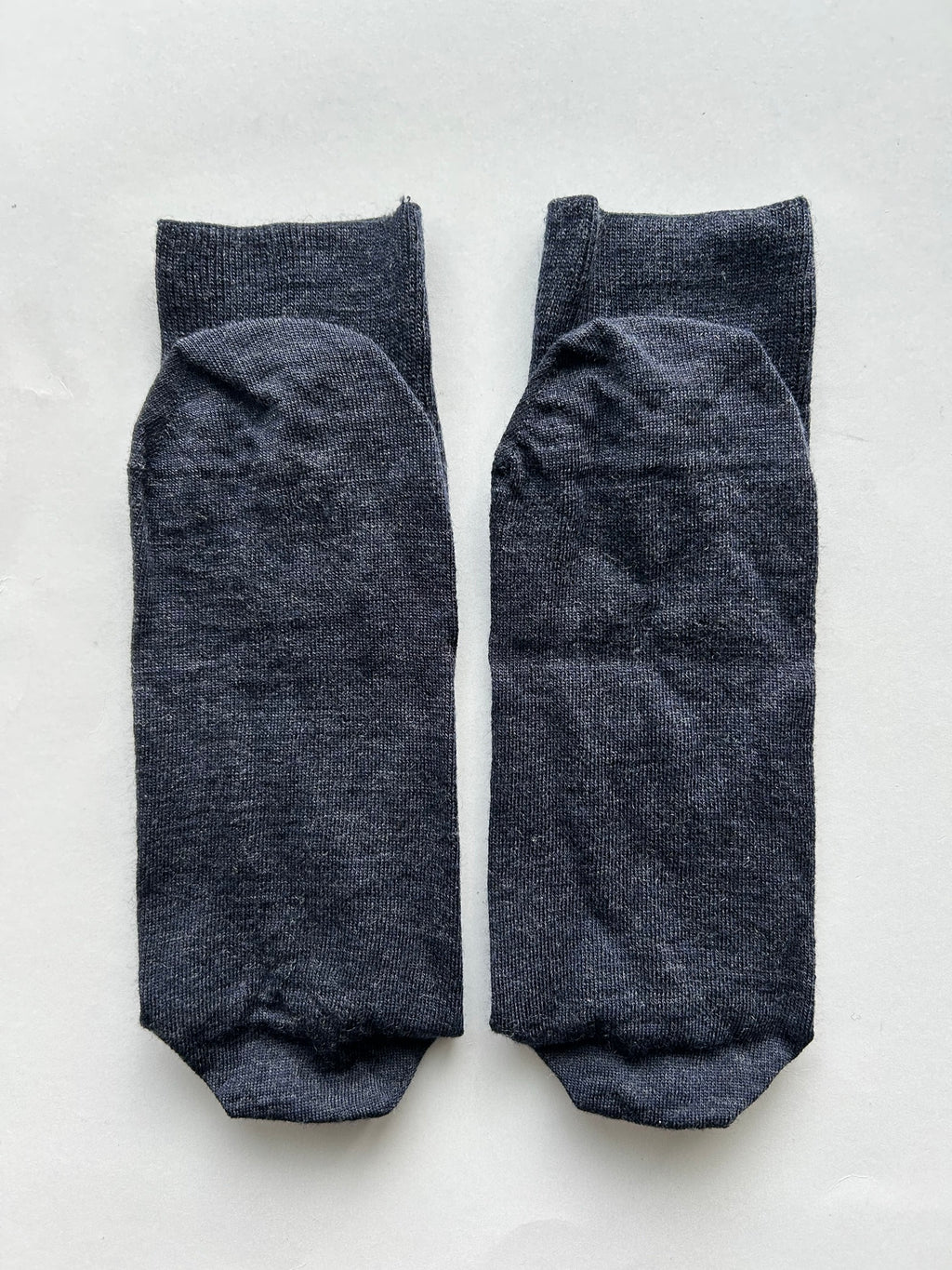 Calze blu da uomo in lana merino con le iniziali ricamate in rosso, Individual Socks