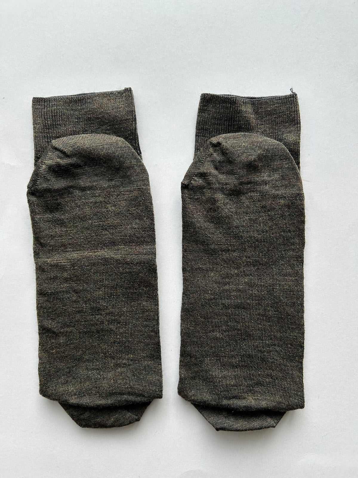 Calze verde melange da uomo in lana merino con le iniziali ricamate in rosso, Individual Socks