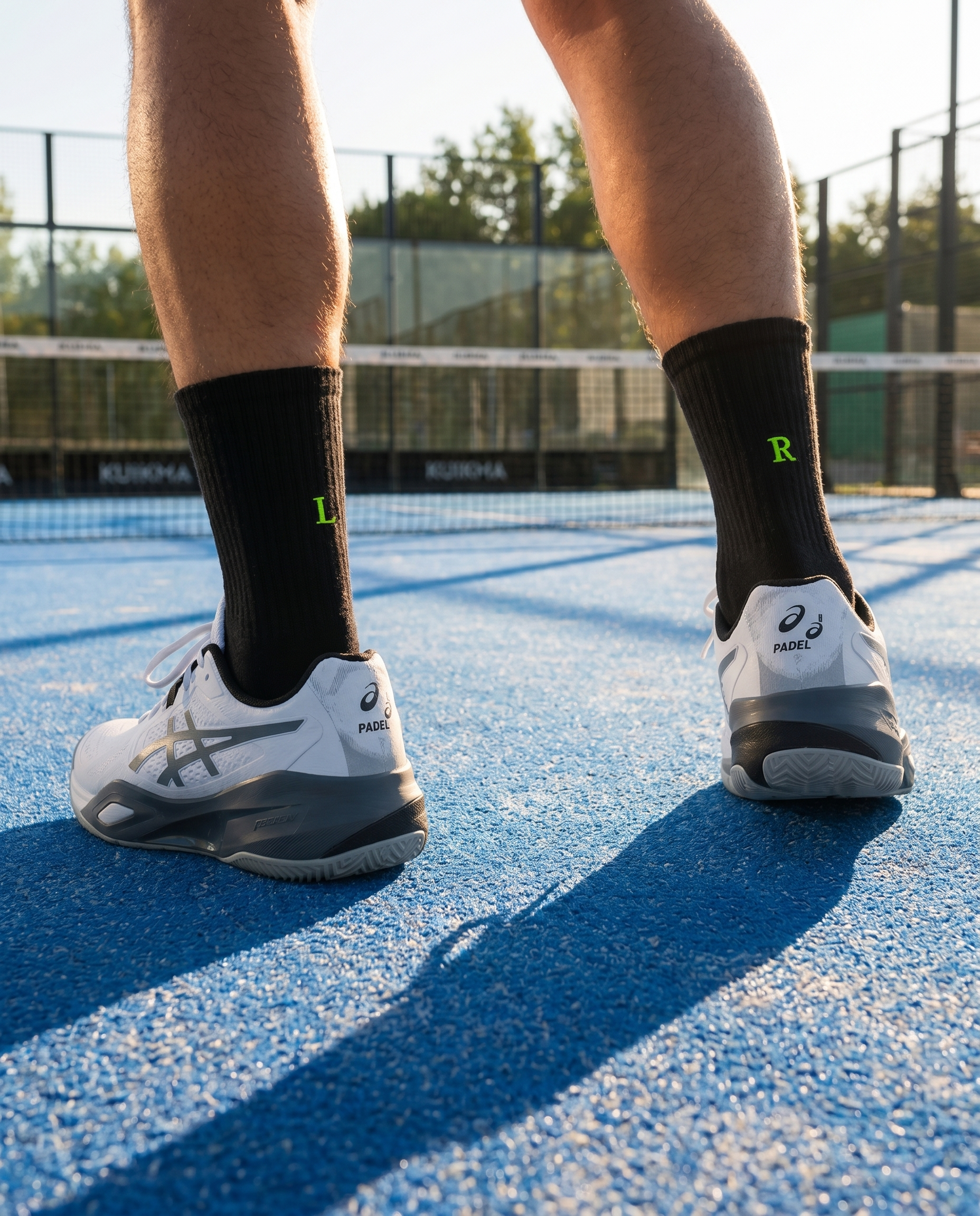 Calze padel personalizzate con iniziali ricamate, in campo — il miglior regalo per chi gioca a padel