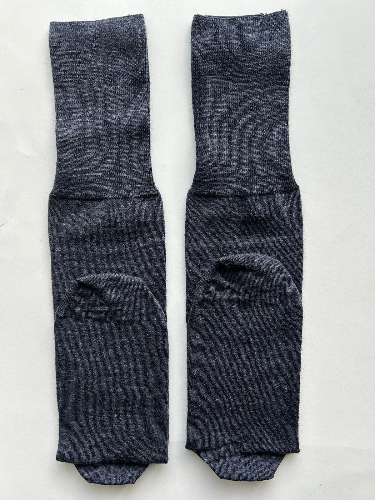 Calze blu da uomo in lana merino con le iniziali ricamate in rosso, Individual Socks
