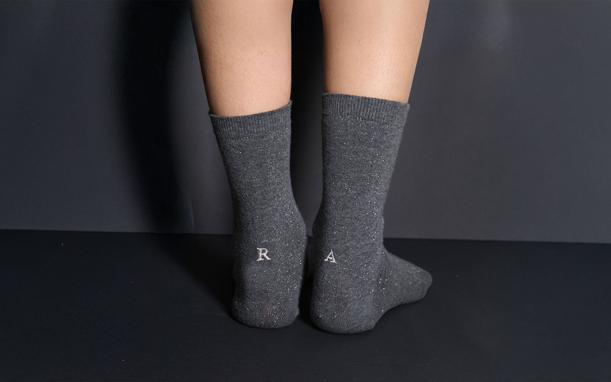 Calze Donna Micro Pois Lurex Blend | Grigio Argento Iniziali Ricamate Argento | Taglia 36/39 | Lunghezza Polpaccio