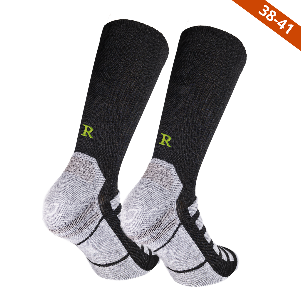 Calze padel personalizzate Solo Iniziali, nere con iniziali ricamate in giallo fluo — regalo per chi gioca a padel