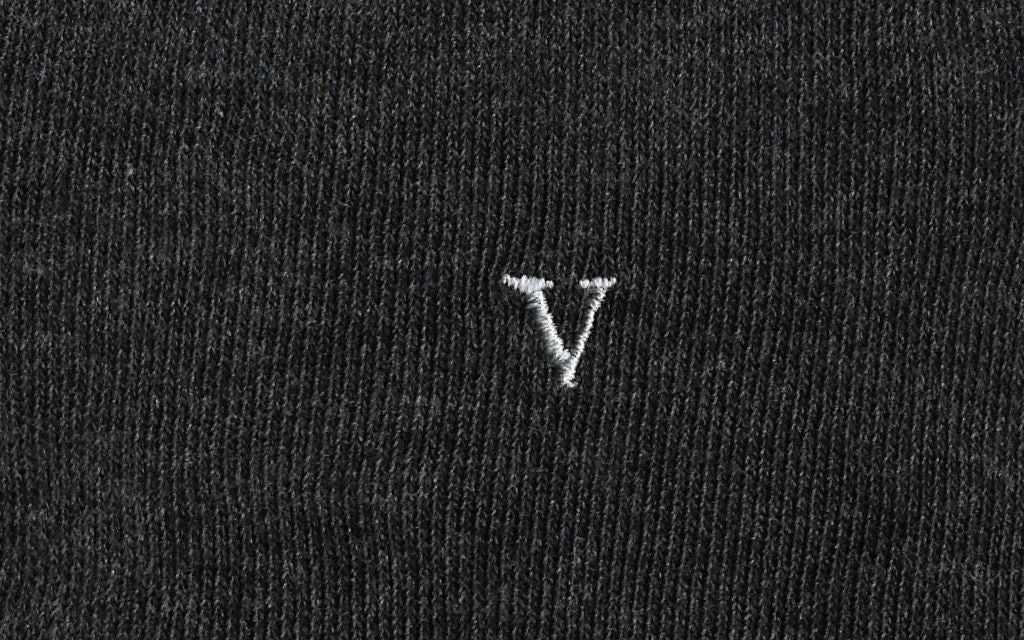 calza donna grigio antracite cotone organico personalizzata iniziali ricamate lettera V V_601A