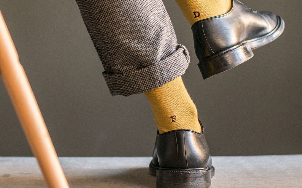 calza uomo giallo senape melange cotone organico personalizzata iniziali ricamate 108___A