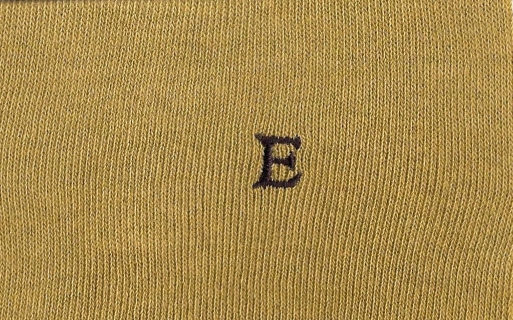 calza uomo giallo senape melange cotone organico personalizzata iniziali ricamate lettera E E_108A