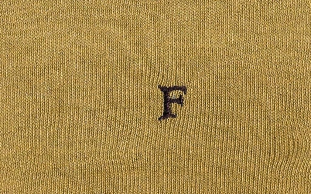 calza uomo giallo senape melange cotone organico personalizzata iniziali ricamate lettera F F_108A