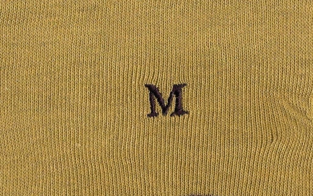 calza uomo giallo senape melange cotone organico personalizzata iniziali ricamate lettera M M_108A