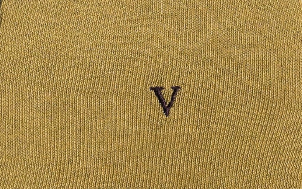 calza uomo giallo senape melange cotone organico personalizzata iniziali ricamate lettera V V_108A