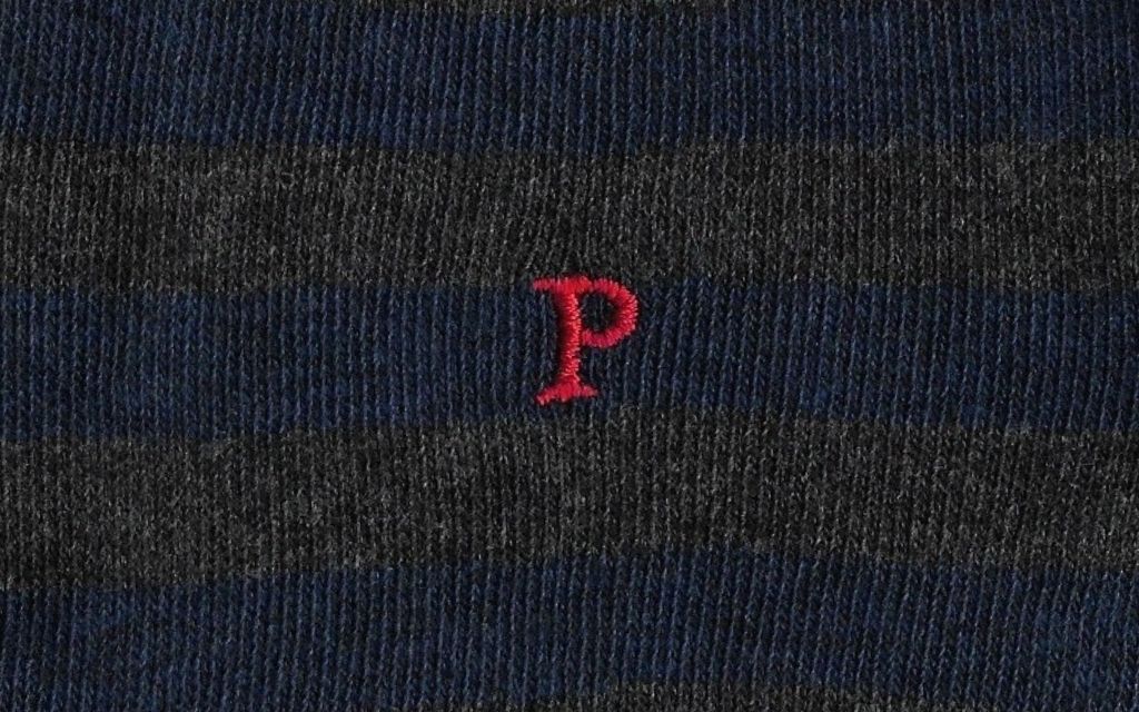 calza uomo riga alta blu melange grigio scuro melange cotone organico personalizzata iniziali ricamate lettera P P_204A