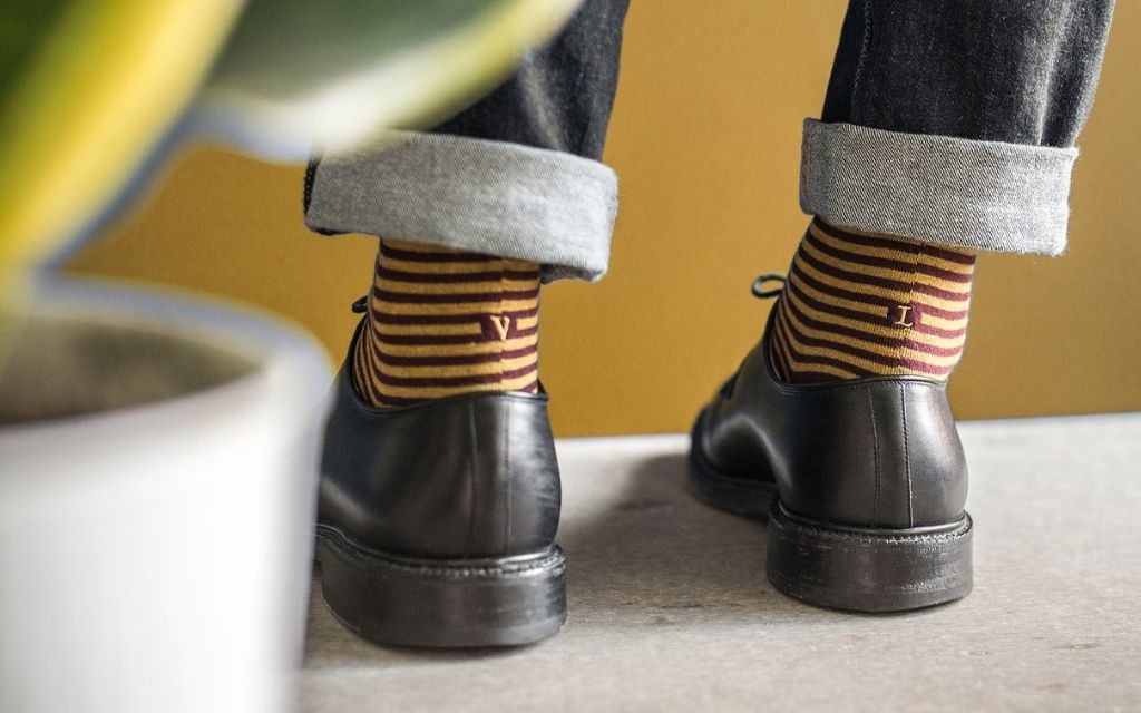 calza uomo riga bordo' - senape cotone organico personalizzata iniziali ricamate 308A